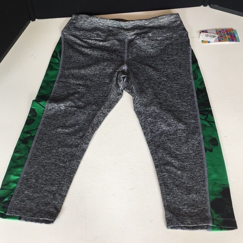LuLaRoe Jade Athletic Capri Leggings Size M